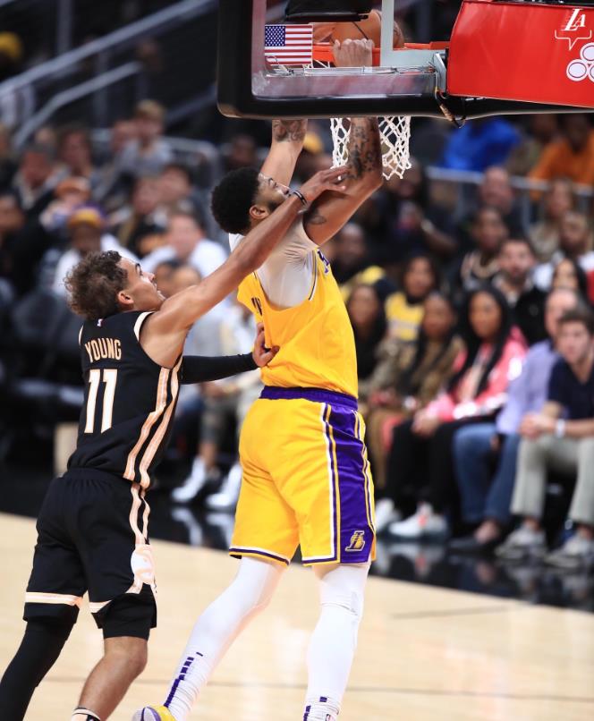 AYX官方平台包含浓眉哥回归赛场，赛况扑朔迷离首场状态亮眼，老鹰观众沸腾！的词条