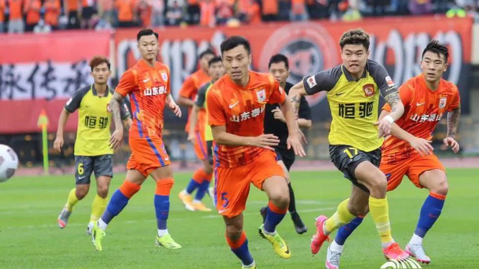 今晨国王杯焦点战；广州队单刀错失；更衣室稳定；年轻球员得到机会的简单介绍